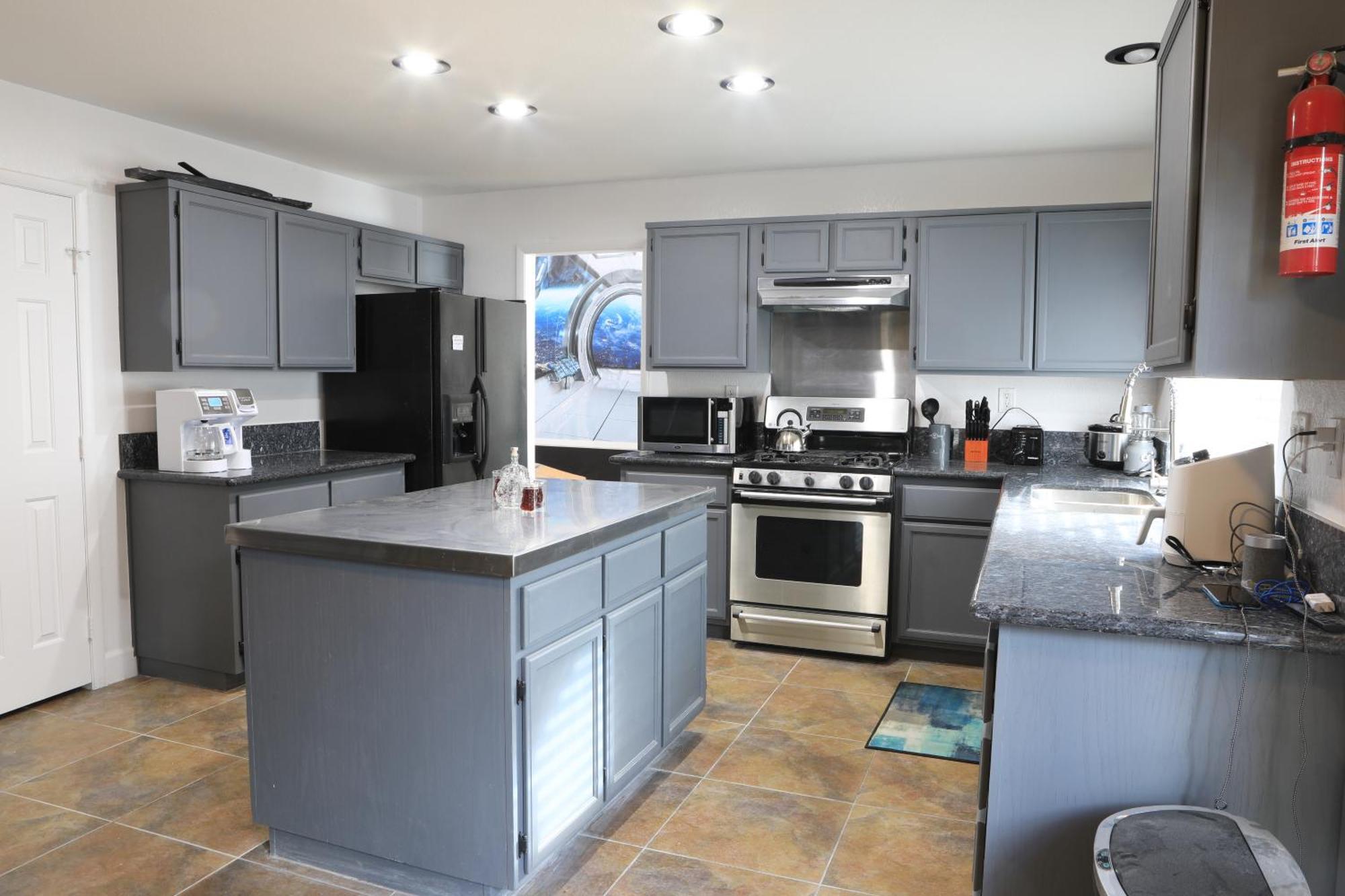 Comfy Expansive Home - Near The Strip - Heated Pool Las Vegas Bagian luar foto