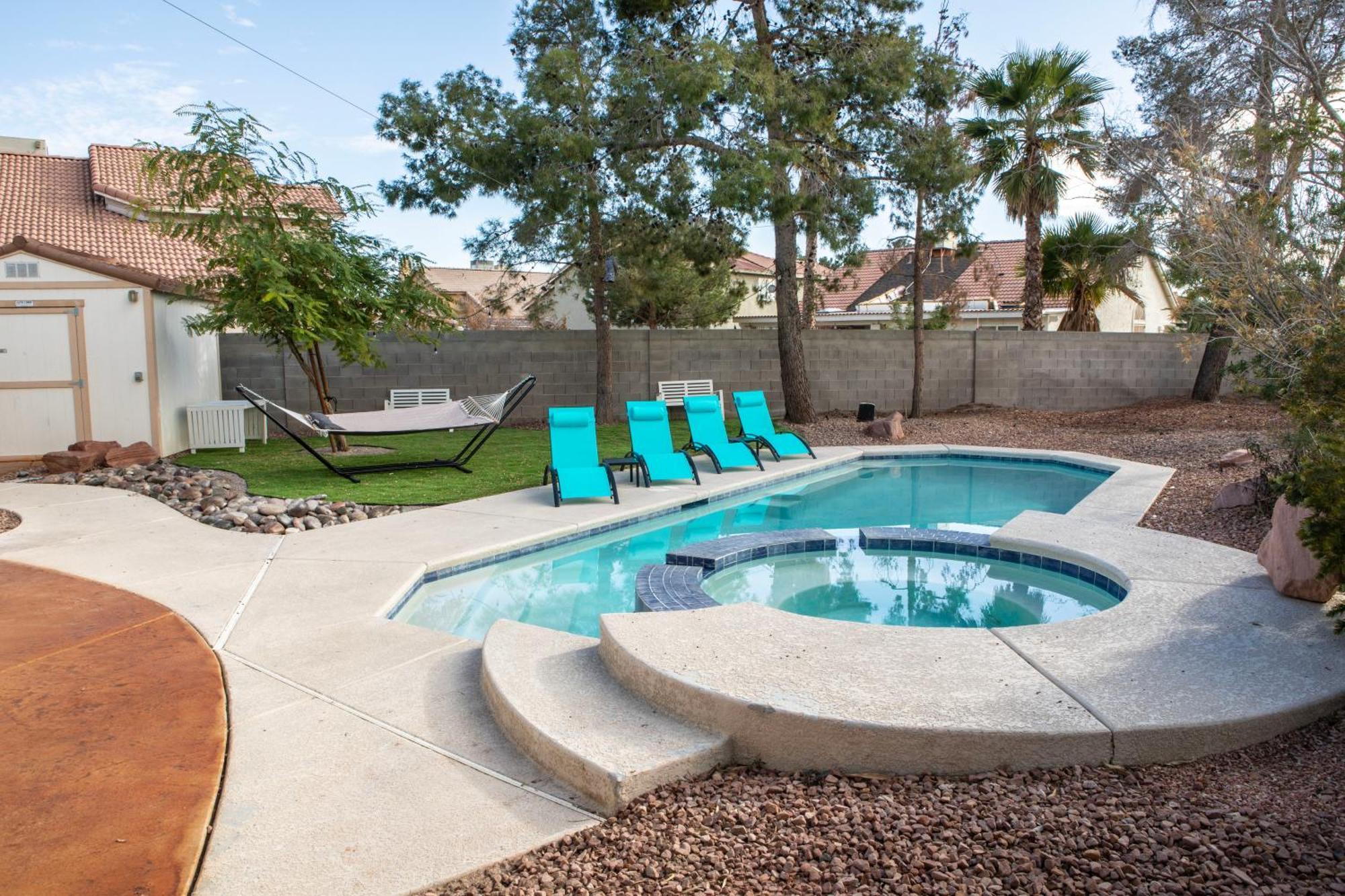 Comfy Expansive Home - Near The Strip - Heated Pool Las Vegas Bagian luar foto