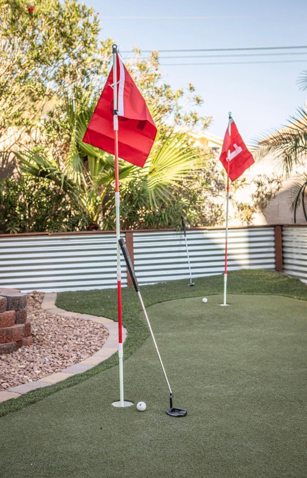 Comfy Expansive Home - Near The Strip - Heated Pool Las Vegas Bagian luar foto